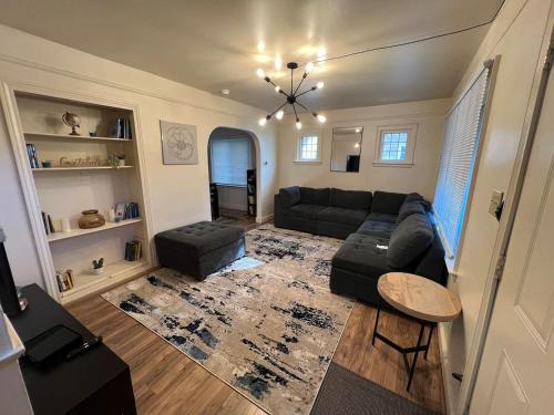 Cozy Gem King Bunk Beds Near Major Highways Sleep6 in Lincoln Park Cozy Gem King Bunk Beds Near Major Highways Sleep6 in Lincoln Park