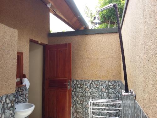 Shower, Molleh Guest House in Pemuteran Shower, Molleh Guest House in Pemuteran