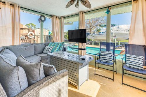 Spacious Canalfront Home with Pool about half Mi to Beach in Hudson Spacious Canalfront Home with Pool about half Mi to Beach in Hudson
