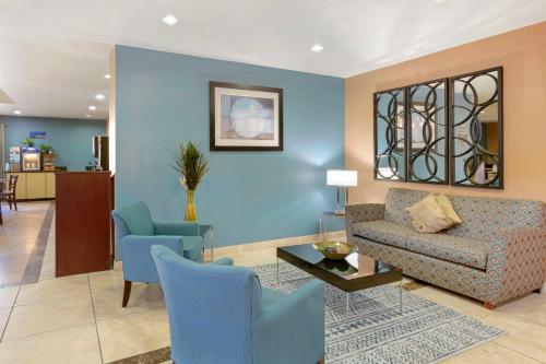 大堂, 貝斯特韋斯特索諾拉套房旅館 (Best Western Sonora Inn and Suites) in 諾加利斯 大堂, 貝斯特韋斯特索諾拉套房旅館 (Best Western Sonora Inn and Suites) in 諾加利斯