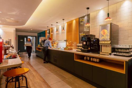 Food and beverages, Hampton by Hilton London Park Royal in Ealing Food and beverages, Hampton by Hilton London Park Royal in Ealing