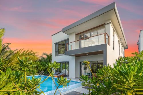 LANGCO BAY RETREAT near Elephant Springs LANGCO BAY RETREAT near Elephant Springs