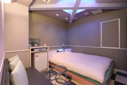 Economy Double Room image 3