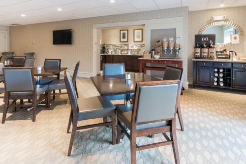 餐廳, 基恩市中心萬豪萬楓酒店 (Fairfield Inn & Suites Keene Downtown) in 欽尼 (NH) 餐廳, 基恩市中心萬豪萬楓酒店 (Fairfield Inn & Suites Keene Downtown) in 欽尼 (NH)