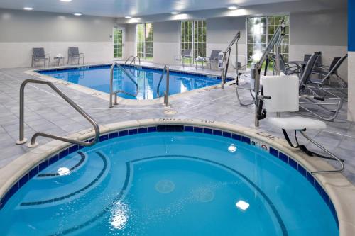 Swimming pool, Four Points by Sheraton Mount Prospect O’Hare in North O'Hare Swimming pool, Four Points by Sheraton Mount Prospect O’Hare in North O'Hare