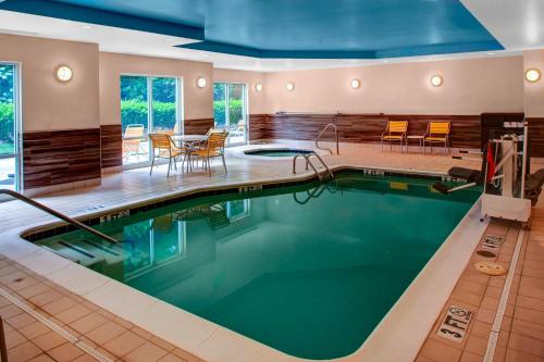 Piscina, Fairfield Inn & Suites Emporia I-95 in Emporia Piscina, Fairfield Inn & Suites Emporia I-95 in Emporia