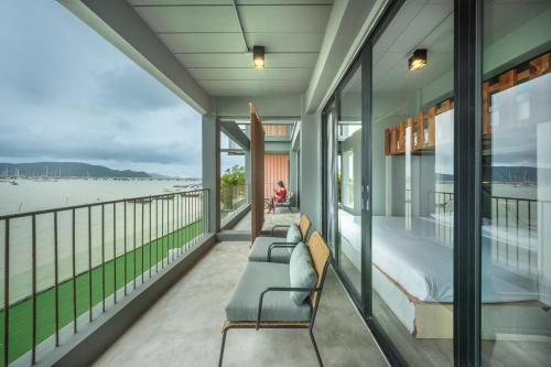 Balcony/terrace, SHIN Arch39 Phuket Beach Front in Chalong Balcony/terrace, SHIN Arch39 Phuket Beach Front in Chalong