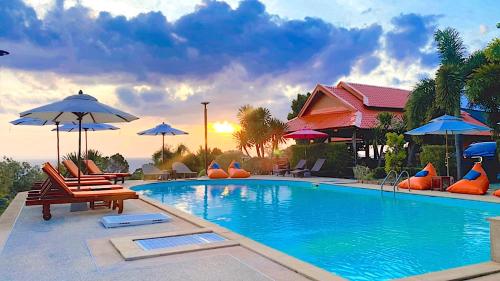 Swimming pool, Phumala Lanta Seaview Resort ภูมาลา ลันตา ซีวิว รีสอร์ท in Ba Kantiang Bay Swimming pool, Phumala Lanta Seaview Resort ภูมาลา ลันตา ซีวิว รีสอร์ท in Ba Kantiang Bay