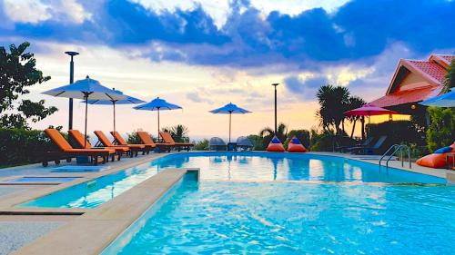 Swimming pool, Phumala Lanta Seaview Resort ภูมาลา ลันตา ซีวิว รีสอร์ท in Ba Kantiang Bay Swimming pool, Phumala Lanta Seaview Resort ภูมาลา ลันตา ซีวิว รีสอร์ท in Ba Kantiang Bay