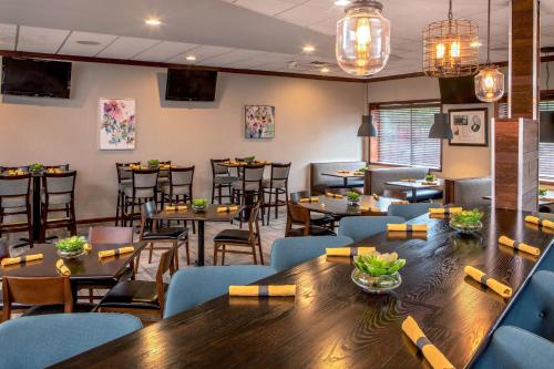 레스토랑, 포 포인츠 바이 쉐라톤 캘러머주 (Four Points by Sheraton Kalamazoo) in 캘러머주 (MI) 레스토랑, 포 포인츠 바이 쉐라톤 캘러머주 (Four Points by Sheraton Kalamazoo) in 캘러머주 (MI)