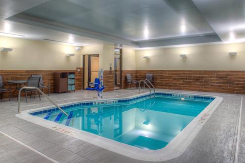 مسبح, فيرفيلد إن آند سويتس باي ماريوت كانتون (Fairfield Inn & Suites by Marriott Canton) in Canton مسبح, فيرفيلد إن آند سويتس باي ماريوت كانتون (Fairfield Inn & Suites by Marriott Canton) in Canton