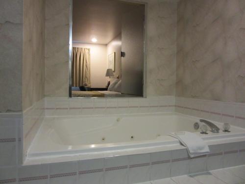 Days Inn by Wyndham Seatac Airport in Seattle (WA) Days Inn by Wyndham Seatac Airport in Seattle (WA)