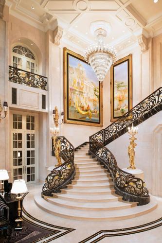 Előcsarnok, The Castle Hotel, a Luxury Collection Hotel, Dalian near Xinghai Square Előcsarnok, The Castle Hotel, a Luxury Collection Hotel, Dalian near Xinghai Square