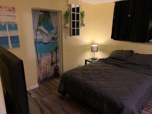 Private room with private bathroom entrance porch and driveway in Pinellas Park Private room with private bathroom entrance porch and driveway in Pinellas Park