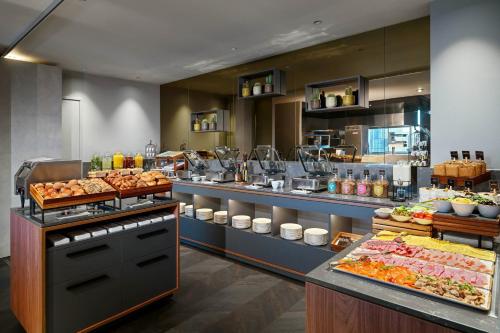 Food and beverages, Rotterdam Marriott Hotel in Rotterdam Food and beverages, Rotterdam Marriott Hotel in Rotterdam