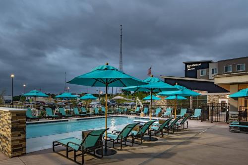 Swimming pool, Residence Inn Dallas at The Canyon in West Dallas Swimming pool, Residence Inn Dallas at The Canyon in West Dallas