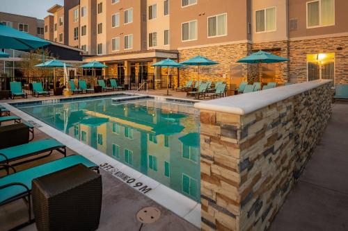 Swimming pool, Residence Inn Dallas at The Canyon in West Dallas Swimming pool, Residence Inn Dallas at The Canyon in West Dallas