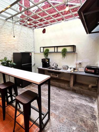 Kitchen, Pine Muntri in George Town Kitchen, Pine Muntri in George Town