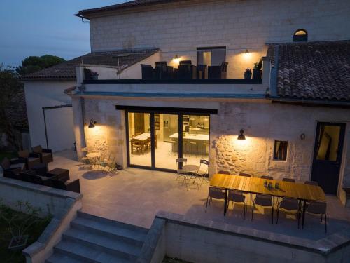 Балкон/тераса, Château Belvédère - Swimming pool, Vineyard & countryside (Chateau Belvedere - Swimming pool, Vineyard & countryside) in Perissac Балкон/тераса, Château Belvédère - Swimming pool, Vineyard & countryside (Chateau Belvedere - Swimming pool, Vineyard & countryside) in Perissac