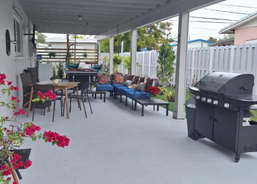 Recreational facilities, Family Getaway 3-bedroom Private Duplex House parking WiFi BBQ GRILL pet-friendly in Cutler Bay Recreational facilities, Family Getaway 3-bedroom Private Duplex House parking WiFi BBQ GRILL pet-friendly in Cutler Bay
