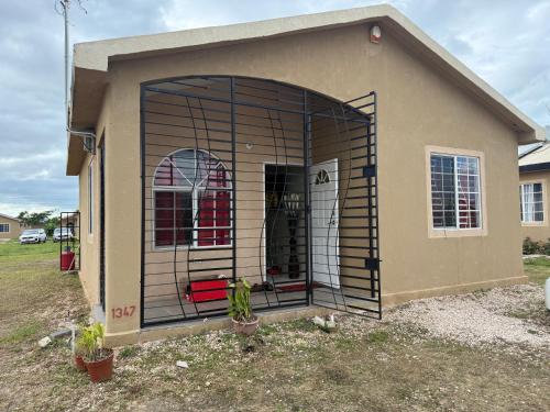 Finest Accommodation Phoenix Prk Village 1,Phase 4 lot 1347, 26 Sheawater Ave in Spanish Town Finest Accommodation Phoenix Prk Village 1,Phase 4 lot 1347, 26 Sheawater Ave in Spanish Town