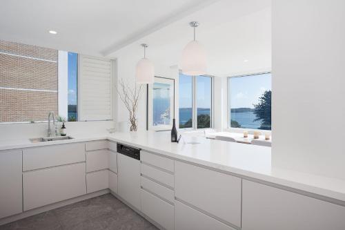 Harbour Eyes, Darling Point Isyd in Darling Point Harbour Eyes, Darling Point Isyd in Darling Point
