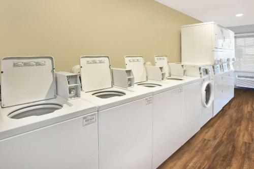 設施, WoodSpring Suites St Louis St Charles in 密蘇里州聖查爾斯 (MO) 設施, WoodSpring Suites St Louis St Charles in 密蘇里州聖查爾斯 (MO)