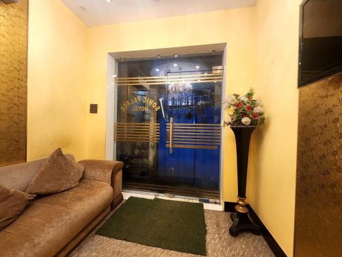 Előcsarnok, 150 négyzetméteres, 4 hálószobás Apartman 1 fürdőszobával Városközponthoz közel területén (Hotel Sonic Palace) near Jama Mecset Előcsarnok, 150 négyzetméteres, 4 hálószobás Apartman 1 fürdőszobával Városközponthoz közel területén (Hotel Sonic Palace) near Jama Mecset