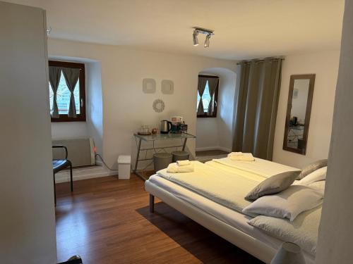 B&B ALLA PIAZZETTA DI TEGNA in Tegna B&B ALLA PIAZZETTA DI TEGNA in Tegna