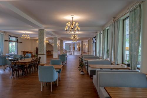 Restaurant, Парк-Готель "Золотий Пляж" (Парк-Готель "Золотии Пляж") in Novomoskovsk Restaurant, Парк-Готель "Золотий Пляж" (Парк-Готель "Золотии Пляж") in Novomoskovsk