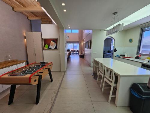 Cocina, Superbe Villa Spacieuse Tout confort avec Piscine et Jacuzzi in Ashkelon Cocina, Superbe Villa Spacieuse Tout confort avec Piscine et Jacuzzi in Ashkelon