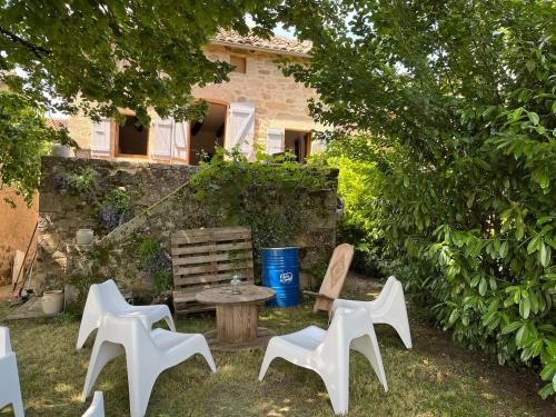 Deconnected village house in Le Bouyssou Deconnected village house in Le Bouyssou