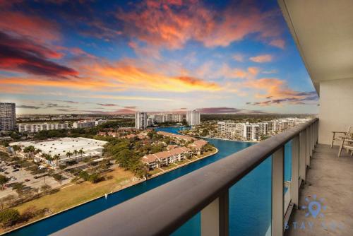 Luxury 1 Br Front Intracoastal View Balcony Pools