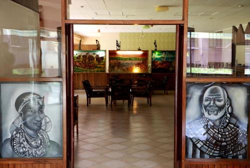 入口, 赤道飯店 (The Equator Hotel) in 阿魯沙 入口, 赤道飯店 (The Equator Hotel) in 阿魯沙