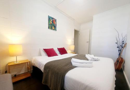 Cozy and bright home 2beds & 1 Bath close to Yarralumla Lake and Shopping Center in Yarralumla Cozy and bright home 2beds & 1 Bath close to Yarralumla Lake and Shopping Center in Yarralumla