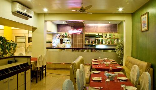 Restaurant, Treebo Trend Green Park in Parra Restaurant, Treebo Trend Green Park in Parra