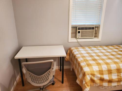 Private Room With Twin Bed and Work Station in Burlington Private Room With Twin Bed and Work Station in Burlington