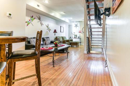 2 Mi to National Aquarium Canton Home with Patio! in Canton 2 Mi to National Aquarium Canton Home with Patio! in Canton
