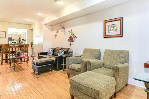 2 Mi to National Aquarium Canton Home with Patio! in Canton 2 Mi to National Aquarium Canton Home with Patio! in Canton