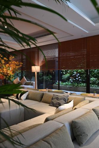 Via Hotel Breeze near Guandu Temple (Kuantu Temple) Via Hotel Breeze near Guandu Temple (Kuantu Temple)