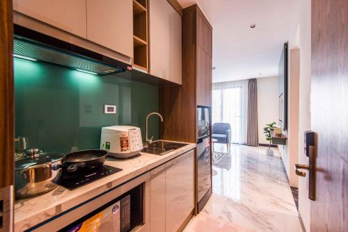 Luxe Paradise Suites Hotel Hoang Cau in Dong Da Luxe Paradise Suites Hotel Hoang Cau in Dong Da