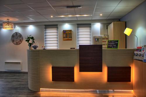 ردهة, فندق مطعم لا شومير أو مورو-فلين (Hotel Restaurant La Chaumière Aux Mureaux-Flins) in Les Mureaux ردهة, فندق مطعم لا شومير أو مورو-فلين (Hotel Restaurant La Chaumière Aux Mureaux-Flins) in Les Mureaux