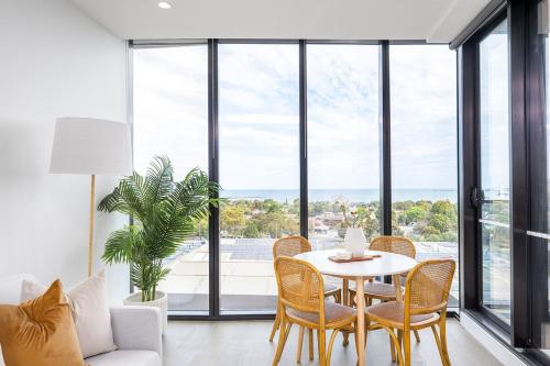 Luxury Bay View Apartment in South Melbourne Luxury Bay View Apartment in South Melbourne
