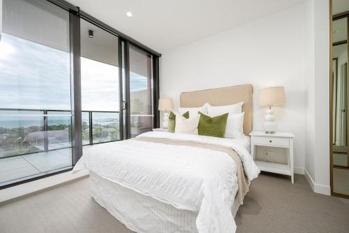 Luxury Bay View Apartment in South Melbourne Luxury Bay View Apartment in South Melbourne