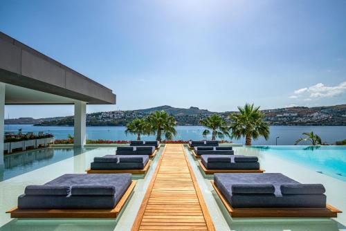 Басейн, Cape Bodrum Luxury Hotel & Beach in Гундоган Басейн, Cape Bodrum Luxury Hotel & Beach in Гундоган