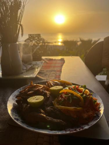 Comida y bebida, Mama Folonko Lodge with private Beach Paradise in Gunjur Comida y bebida, Mama Folonko Lodge with private Beach Paradise in Gunjur
