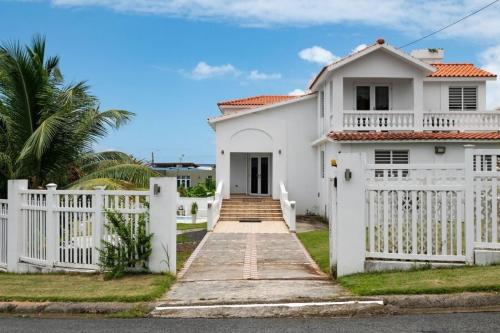 Luxury Villa w pool, ELEVATOR, ocean views, 5 mins to beach in Rio Grande Luxury Villa w pool, ELEVATOR, ocean views, 5 mins to beach in Rio Grande