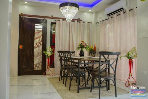 Rainiers Resort House or Villa Accommodation in Santiago Rainiers Resort House or Villa Accommodation in Santiago