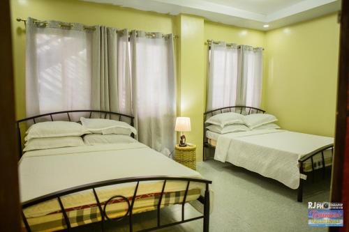 Rainiers Resort House or Villa Accommodation in Santiago Rainiers Resort House or Villa Accommodation in Santiago