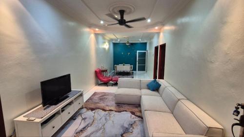 Dom ( m²) w okolicy Jasin z 3 sypialnią/ami i 3 łazienką/ami (KT Homestay) in Jasin Dom ( m²) w okolicy Jasin z 3 sypialnią/ami i 3 łazienką/ami (KT Homestay) in Jasin